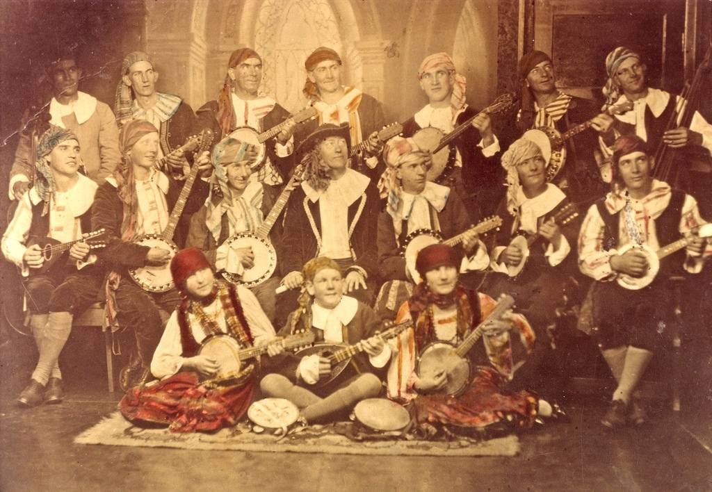JANUARY-Kurri-Kurri-Mandolin-Orchestra-in-Russian-costumes.jpg