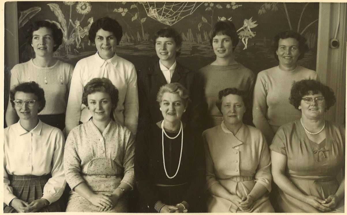 AUGUST-Ivy-Curtis-centre-KK-Public-School-mid-1960s.jpg