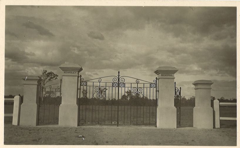 LHP 256 Kearsley gates Baddeley Park 1929.JPG