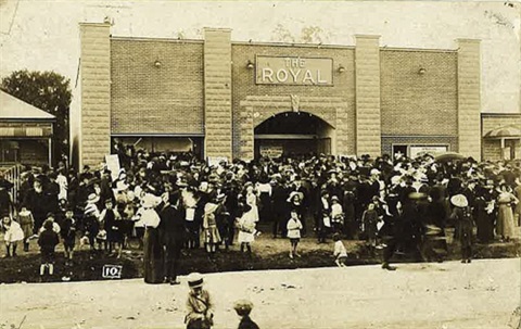 Royal-Theatre-Cinema-Kurri-Kurri-2.jpg