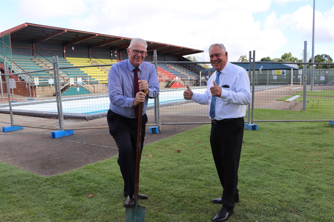 Image of Mayor Pynsent and Peter Petherbridge from PDA Builders turning the sod at Cessnock Pool to mark start of construction of the splash pad. 
