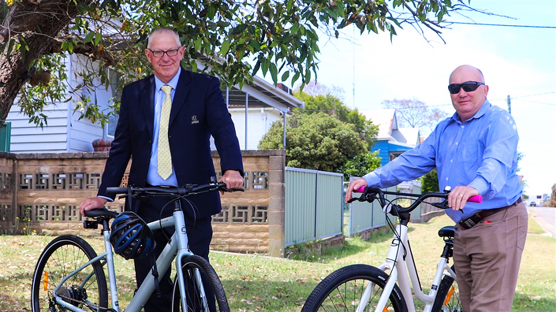 Mayor Bob Pynsent and Principal Engineer Warren Jeffery with bicycles from Cessnock Bicycle Company