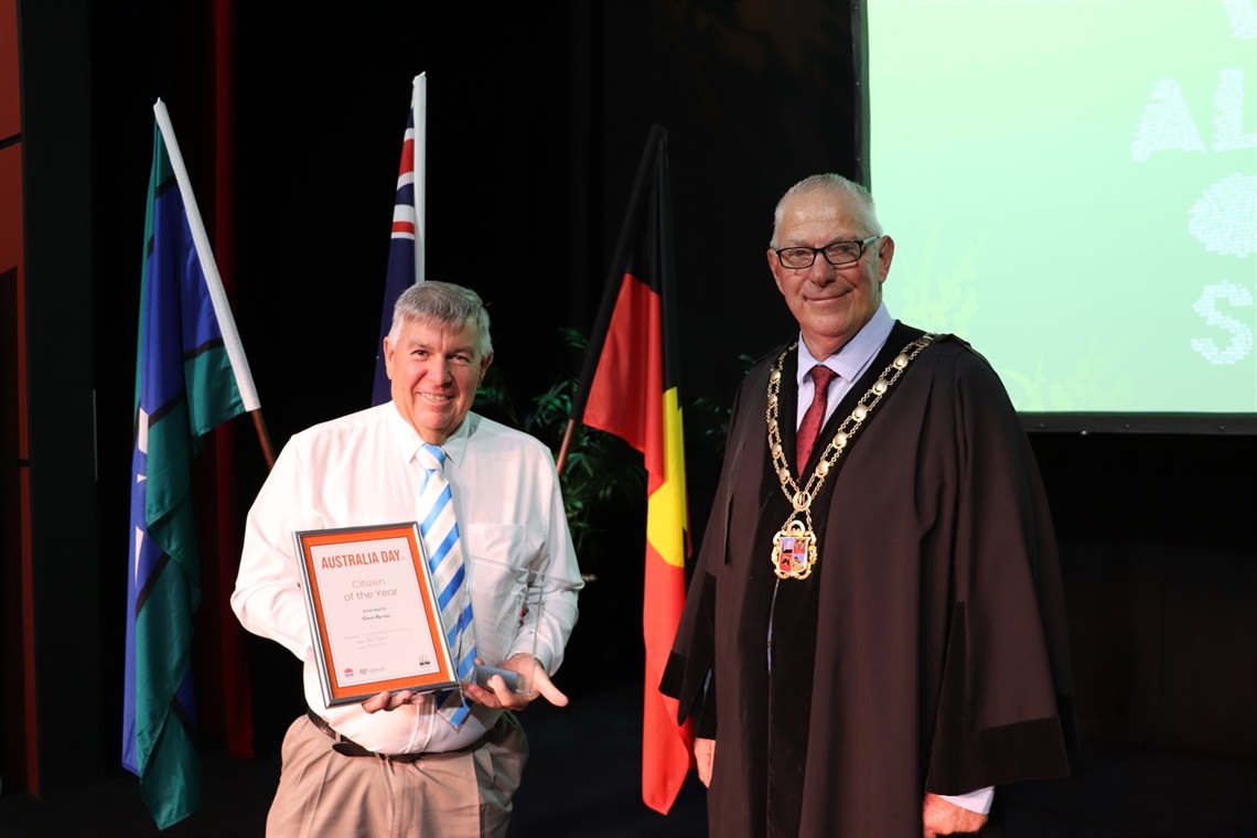  Citizen of the Year Glenn Byrnes and Mayor Cr Pynsent at the Australia Day Awards 2021