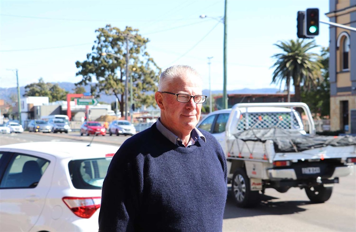 Mayor Pynsent standing in front of busy intersection in Cessnock CBD.