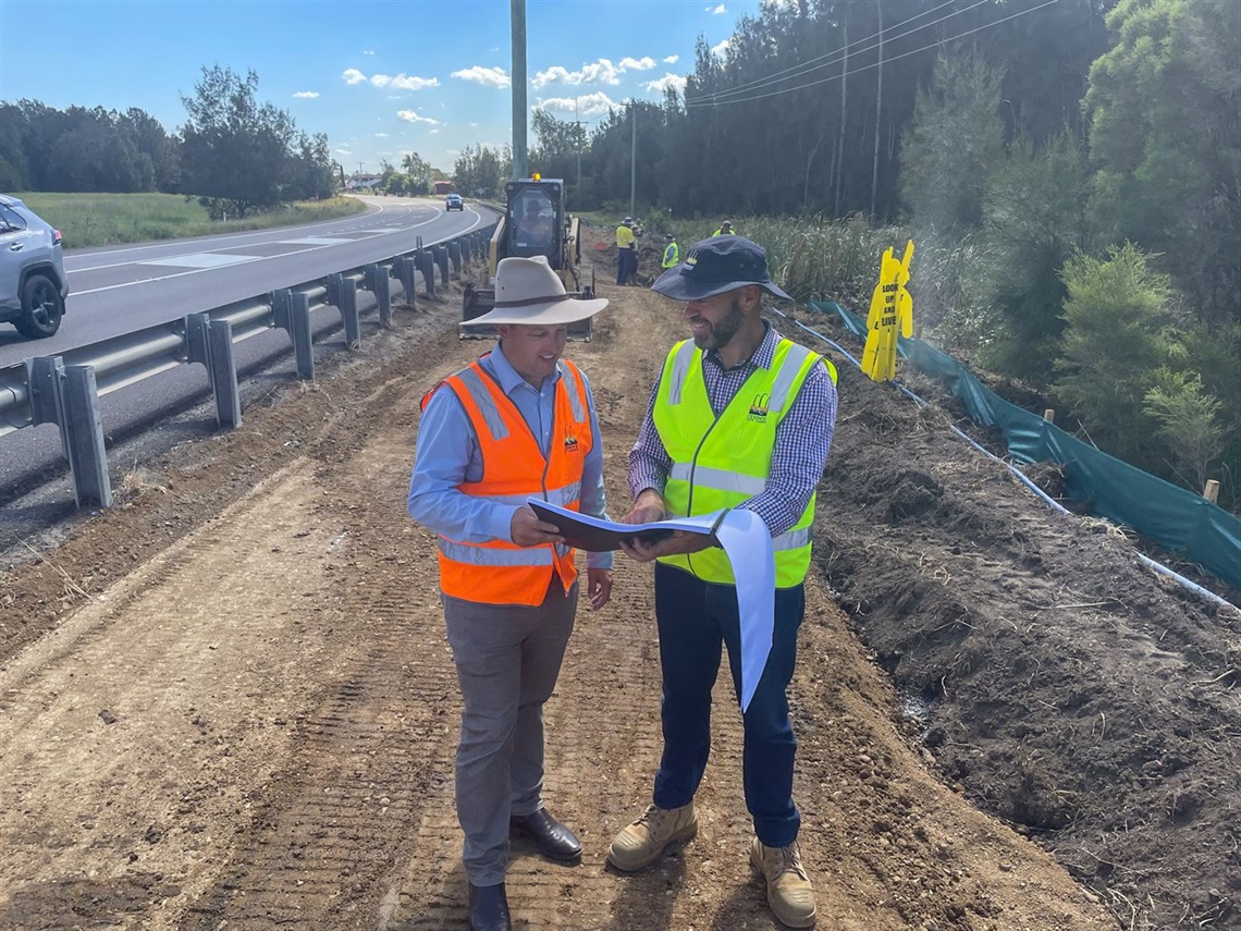 WEB Branxton to Greta Memorial Shared Pathway Cessnock City Mayor Jay Suvaal and Council's Works and Operations Manager John Latter.jpg