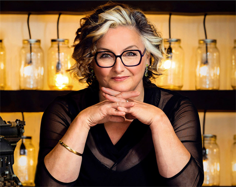 Julie Goodwin portrait.png